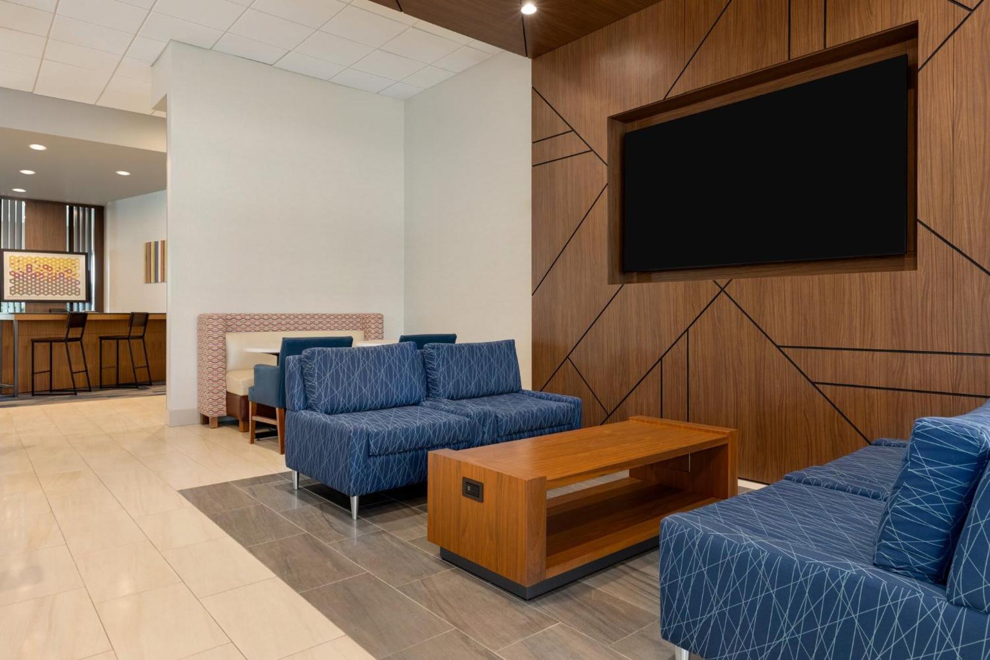 Holiday Inn Express & Suites - Dalton - Walnut Ave By Ihg Exterior photo