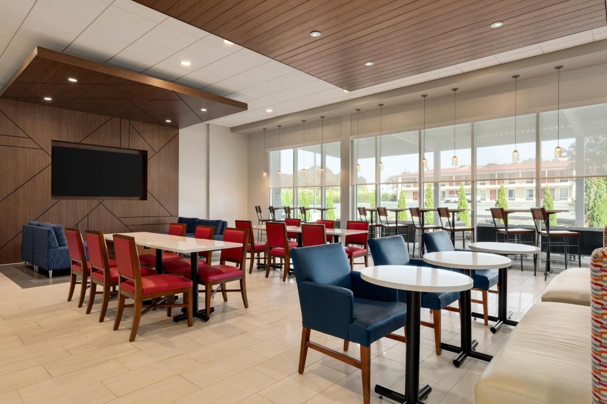 Holiday Inn Express & Suites - Dalton - Walnut Ave By Ihg Exterior photo