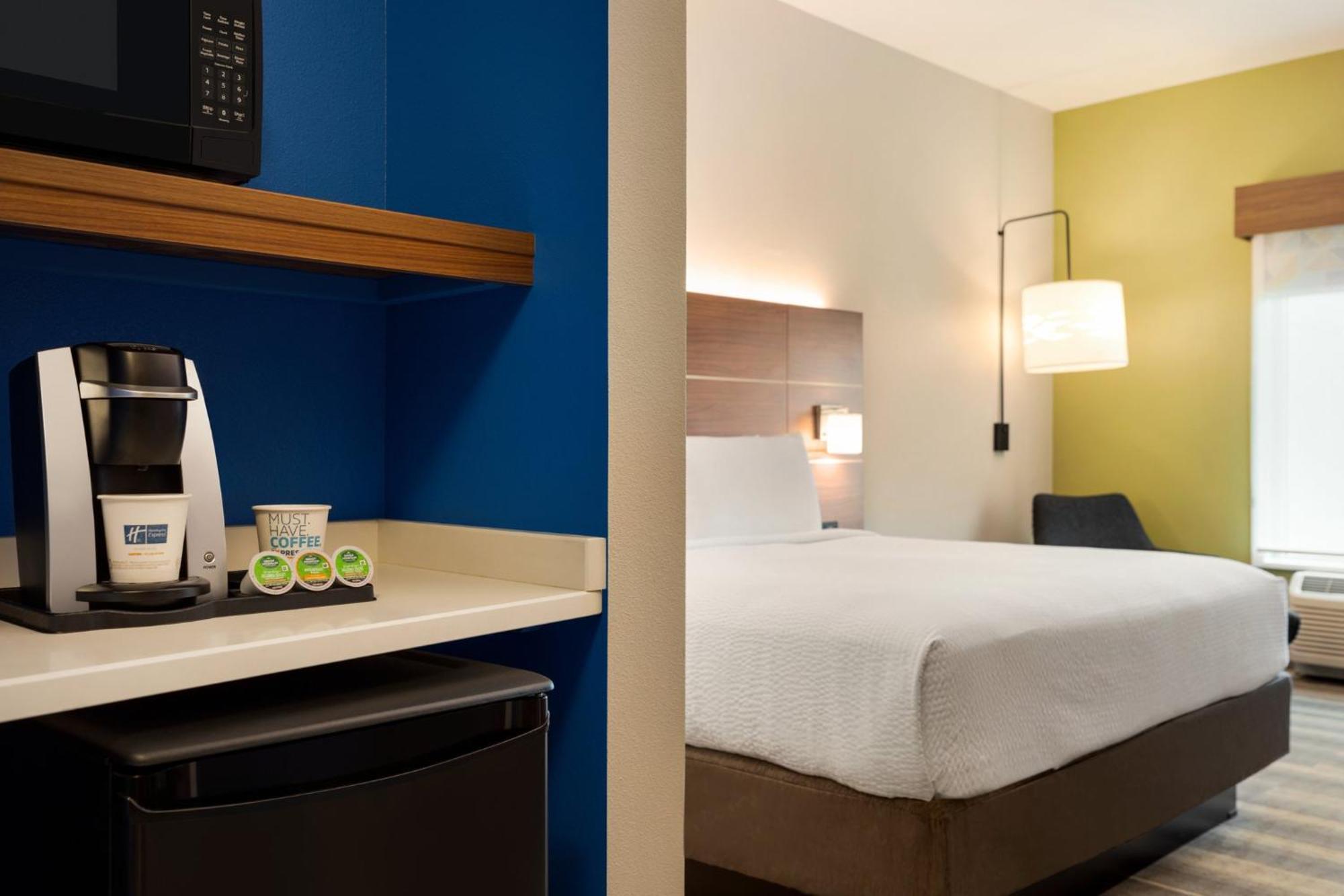 Holiday Inn Express & Suites - Dalton - Walnut Ave By Ihg Exterior photo