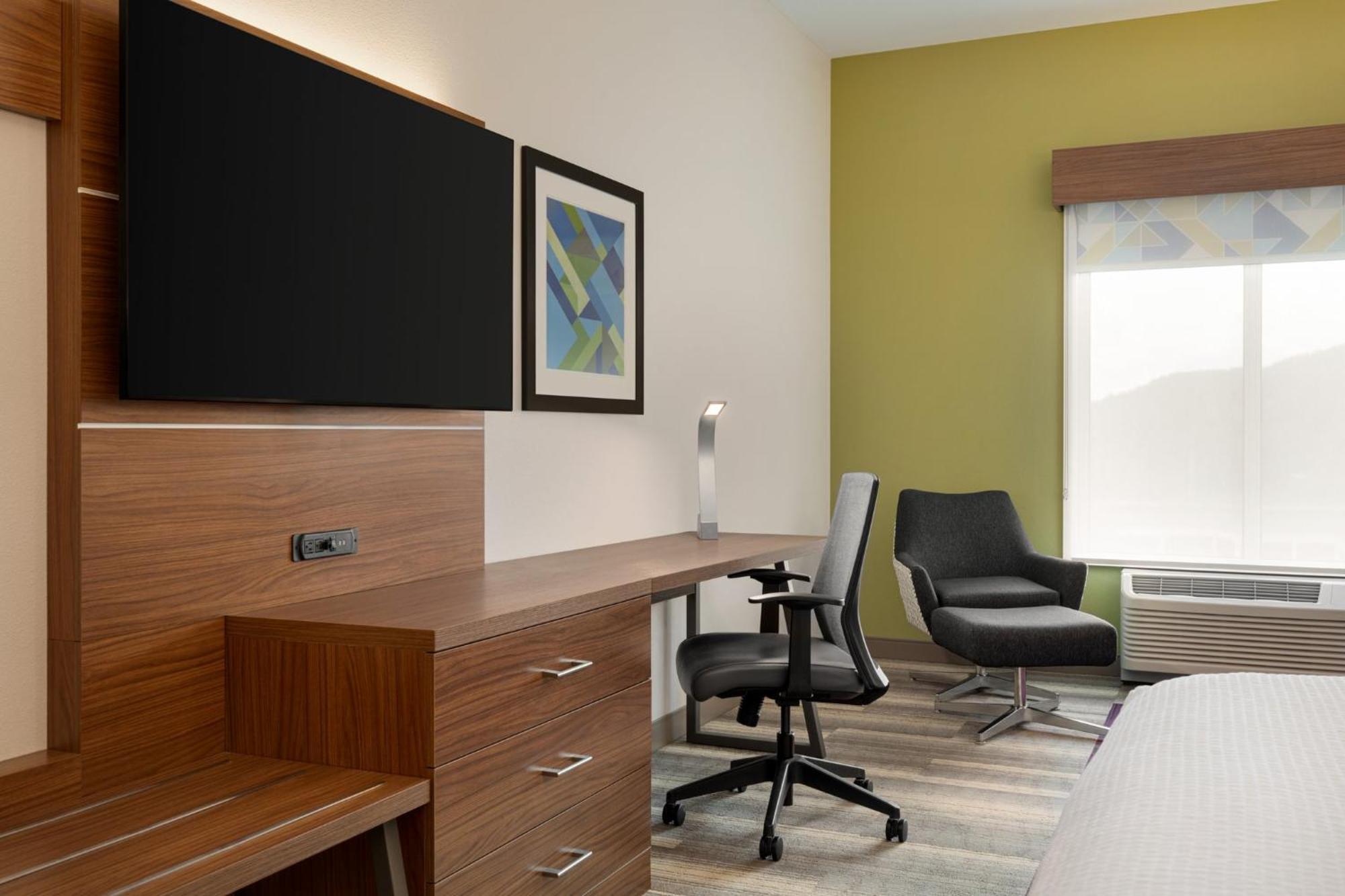 Holiday Inn Express & Suites - Dalton - Walnut Ave By Ihg Exterior photo