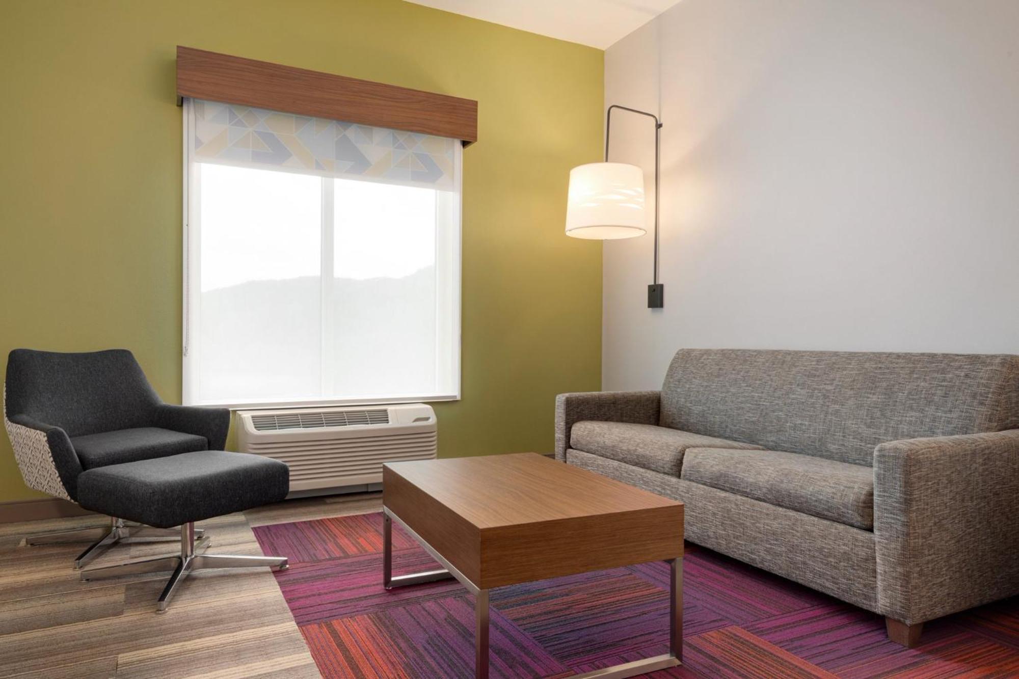 Holiday Inn Express & Suites - Dalton - Walnut Ave By Ihg Exterior photo
